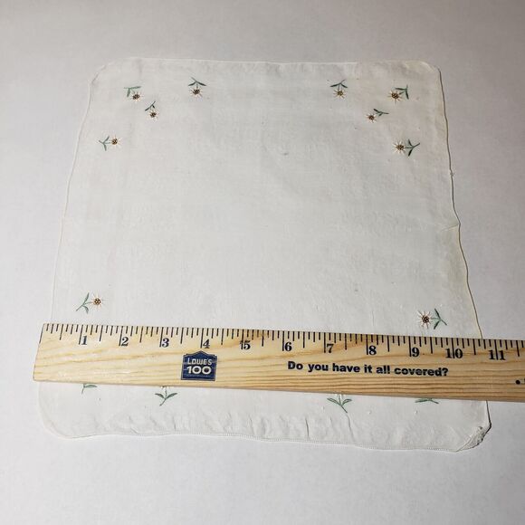 VINTAGE HANKIE EMBROIDERED DAISY FLOWERS HANDMADE BRIDAL WEDDING POCKET SCARF - Picture 3 of 12